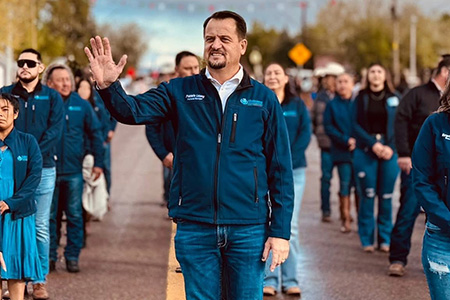 Galeana celebró el desfile por el 115 aniversario de la Revolución Mexicana, encabezado por el alcalde Francis Leany y con amplia participación escolar.