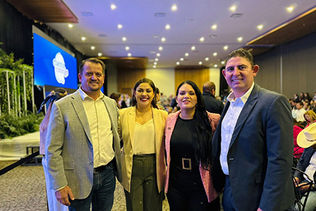 El presidente municipal de Galeana, Francis Leany, participó en el Foro de Innovación Energética 2025, donde se presentó el plan estatal para expandir los ductos de gas natural en los 67 municipios de Chihuahua.