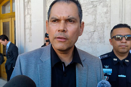 El secretario de Seguridad Pública, Gilberto Loya, pidió no politizar los temas de inseguridad y destacó los avances en la reducción de homicidios en Ciudad Juárez y el reforzamiento de la seguridad en Nuevo Casas Grandes.