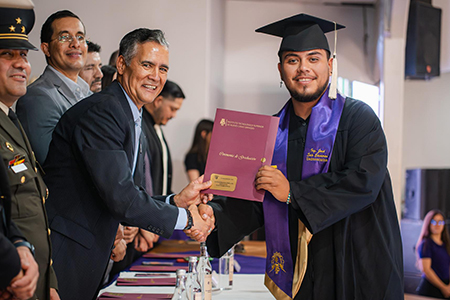 El Tecnológico de Nuevo Casas Grandes celebró la graduación de 42 estudiantes de la generación 2020–2025. Autoridades entregaron títulos y reconocimientos por excelencia académica.