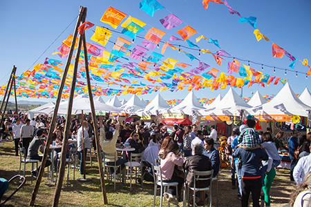 La Cerámica de Mata Ortiz fue la invitada especial del Festival Cuulinaria 2025, donde su arte ancestral se fusionó con la gastronomía chihuahuense en un evento que reunió a más de 100 expositores y miles de visitantes en un homenaje al talento local