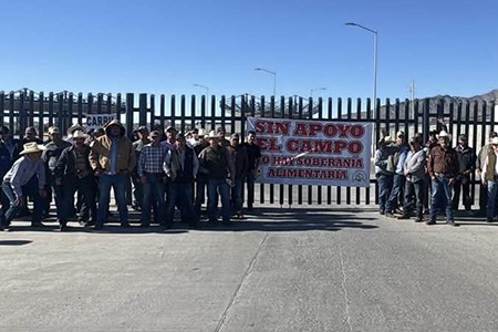 La Comunidad LeBaron reafirmó que no se retirará de las protestas contra la Ley Nacional de Agua, denunciando riesgos para la inversión y la continuidad agrícola en Chihuahua.