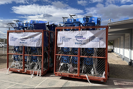 La gobernadora Maru Campos arrancó en NCG el programa Juntos Construimos con la entrega de mobiliario escolar en la Escuela Jesús González Medina.