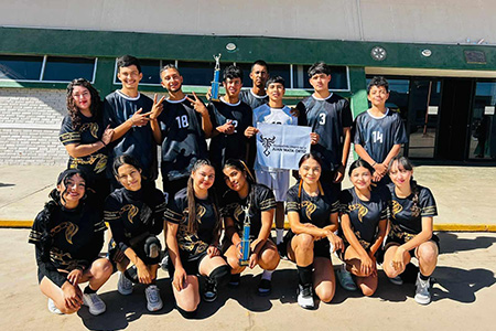 Los equipos del Telebachillerato Estatal #8612 de Mata Ortiz destacaron en las Convivencias Deportivas 2025 del SPAYT, logrando el tricampeonato regional y su pase al estatal, representando con orgullo al municipio de Casas Grandes, Chihuahua.