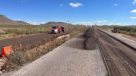La SICT Chihuahua inició la segunda etapa de reconstrucción de la carretera Janos–Agua Prieta con una inversión de 94.62 millones de pesos.