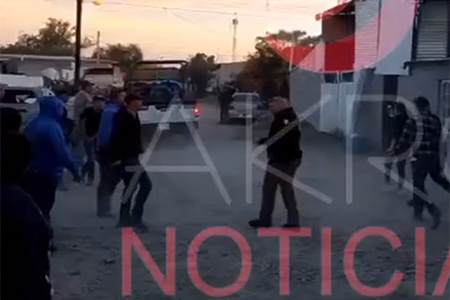 Pobladores de San Buenaventura denunciaron que agentes estatales entraron sin orden a un yonque, causando daños y robándose dinero y artículos.