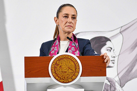 Tras el asesinato del alcalde de Uruapan, la presidenta Claudia Sheinbaum rechazó la ayuda militar de EE. UU. y reafirmó que México mantendrá su soberanía en materia de seguridad, apostando por una estrategia nacional.