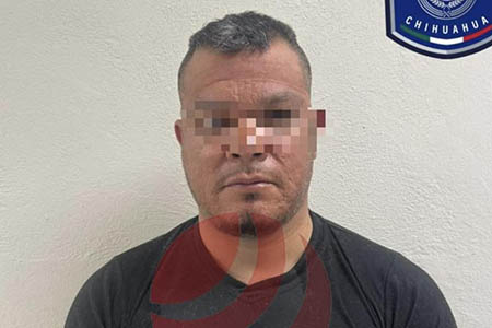 La AEI detuvo en Nuevo Casas Grandes a un hombre acusado de violencia familiar y acoso sexual, tras una orden de aprehensión del Distrito Judicial Galeana.