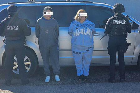 Dos mujeres fueron detenidas en Madera por delitos contra la seguridad tras mostrar actitud agresiva ante policías estatales. La SSPE y la Guardia Nacional reforzaron operativos en la zona Centro.