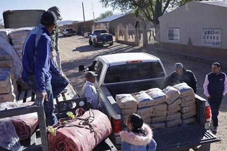 Con el PEAS 2025, Coesvi impulsa el mejoramiento de viviendas rurales en Chihuahua. Se distribuyeron 1,785 toneladas de cemento a precio reducido para 7,140 familias en 31 municipios, con apoyo bipartita entre gobierno y asociaciones civiles.