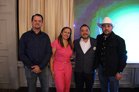 La presidenta Edith Escárcega participó en el relevo de la Cadena Productiva Casas Grandes, donde Jaime Armendáriz asumió la presidencia.