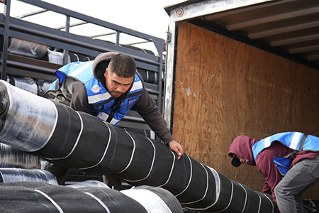 Más de 200 productores manzaneros recibieron mallas antigranizo para proteger 210 hectáreas en Chihuahua. La SDR y Unifrut invierten 10 millones en apoyar cultivos ante heladas y granizadas.