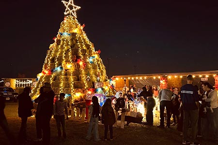Navidad en la Ruta 10 reunió a familias y visitantes en Galeana, fortaleciendo la convivencia, las tradiciones y el turismo local con música, comida y actividades decembrinas.