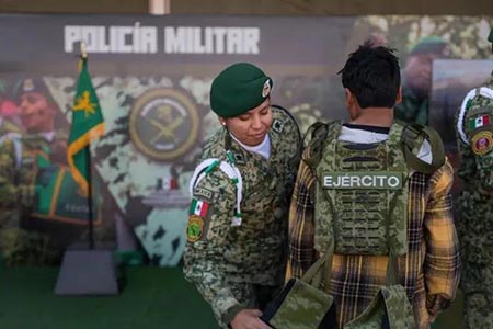 La gobernadora Maru Campos asistió a la clausura de la exposición militar La Gran Fuerza de México, realizada en Chihuahua con más de 37 mil asistentes.