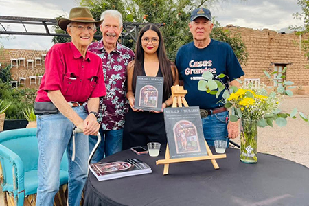 La joven artista Silvia Veloz Guillén fue incluida en un libro sobre murales y arte público del noroeste de Chihuahua, reconociendo su talento y aportación cultural en Casas Grandes.
