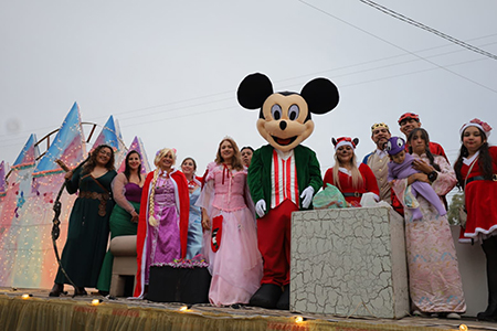 NCG inició la temporada decembrina con la Caravana Navideña y el encendido del árbol encabezados por Edith Escárcega, reuniendo a miles de familias.