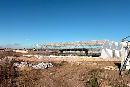 La UT Paquimé rehabilita dos invernaderos dañados por el viento, fortaleciendo las prácticas de Agricultura Sustentable y Protegida y mejorando la infraestructura educativa en beneficio del alumnado.