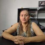 La Presidente Municipal de Nuevo Casas Grandes, Edith Escárcega, aborda en rueda de prensa la suspensión del transporte urbano y la búsqueda de alternativas con vehículos más compactos.