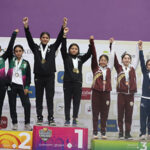 Delegación chihuahuense de ráquetbol celebrando su victoria como campeones nacionales en los Juegos Nacionales Conade 2024, con un total de 22 medallas.