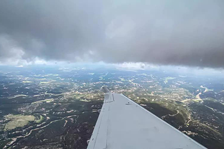 Imagen de un avión utilizado para la estimulación de nubes en la zona serrana de Chihuahua. El Gobierno del Estado continúa combatiendo la sequía con esta técnica.