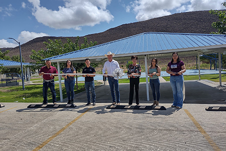 Inauguración de techumbres en el parque de la colonia San Gerónimo de LeBaron, encabezada por Ammón Dayer LeBaron Tracy.