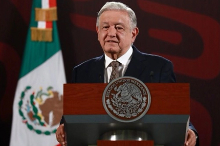Tribunal Electoral confirma violación de neutralidad por AMLO en conferencias matutinas de febrero.