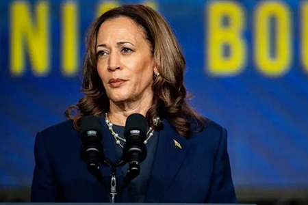 Kamala Harris, vicepresidenta de EE.UU., asegura la nominación demócrata para la presidencia, convirtiéndose en la primera mujer de color en lograrlo.