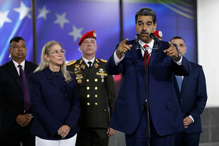 Nicolás Maduro es ratificado como presidente reelecto de Venezuela mientras el TSJ pide al CNE las actas de escrutinio. Oposición y varios países denuncian irregularidades.