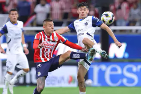 Ricardo Marín celebra su gol contra Monterrey en el Estadio Akron, durante el empate 1-1 en la jornada 10 del Apertura 2024.