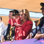 Maru Campos preside el desfile del 214 aniversario de la Independencia en Chihuahua, con la participación de más de 4 mil personas, entre fuerzas armadas y civiles.