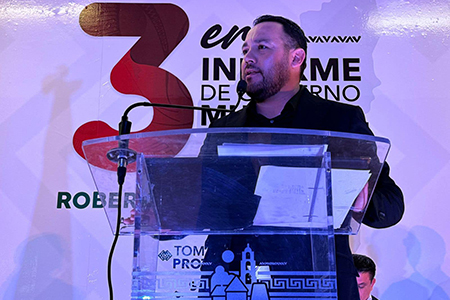 Roberto Lucero Galaz rinde su tercer informe de gobierno en Casas Grandes, destacando obras y agradeciendo la confianza de la ciudadanía.