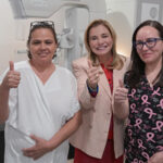 La gobernadora Maru Campos invita a las mujeres de Chihuahua a realizarse exámenes preventivos gratuitos para la detección temprana del cáncer de mama.