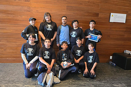 Alumnos de Secundaria Técnica 8 de NCG ganan primer lugar en el concurso estatal de robótica y biónica, destacando su talento en tecnología en Chihuahua.