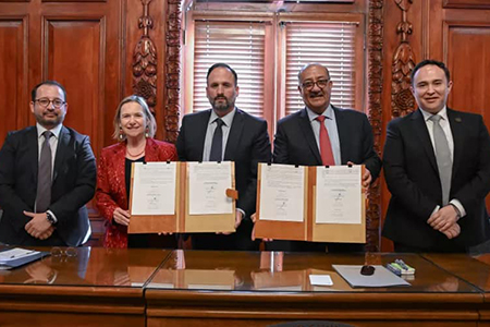 Chihuahua y Francia firman acuerdo para impulsar la educación; incluye intercambios, becas y programas de capacitación para jóvenes chihuahuenses.