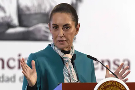 Claudia Sheinbaum anuncia el congelamiento de 2 millones de créditos Infonavit en VSM, beneficiando a familias con deudas impagables.