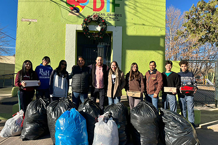 Alumnos del Cobach 24 se unieron a “Juntos contra el frío”, recolectando chamarras y zapatos para el DIF Municipal de Casas Grandes. Un ejemplo de solidaridad.