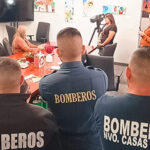 Los bomberos de Nuevo Casas Grandes están en Phoenix recibiendo juguetes para niños en situación vulnerable. Dona y regala alegría esta Navidad.