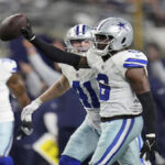 Los Cowboys de Dallas vencieron 26-24 a Tampa Bay en la semana 16 de la NFL, pero ambos equipos quedan fuera de la postemporada.