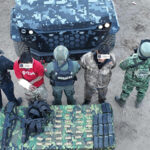 SSPE y fuerzas federales detienen a dos hombres armados tras balacera en Madera. Se incautaron armas largas y más de 300 cartuchos. Detalles del operativo aquí.