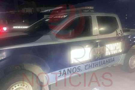 Tres supuestos policías municipales de Janos y una mujer fueron detenidos por usurpación de funciones y desobediencia. Patrulla asegurada.