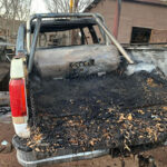 Bomberos de San Buenaventura sofocaron un incendio en una pickup ocasionado por brasas en la basura. Afortunadamente, no hubo heridos.