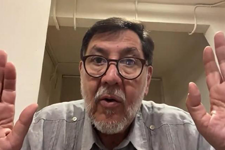 Noroña critica a Corral por votar contra la extinción de órganos autónomos. Lo acusa de malagradecimiento y recuerda supuesta ayuda de Maru Campos.