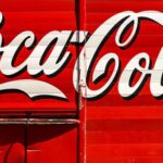 La comunidad latina en EU boicotea a Coca-Cola por acusaciones de despidos y falta de apoyo a iniciativas de diversidad.
