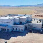 El Gobierno de Chihuahua invierte en infraestructura en Nuevo Casas Grandes con la construcción de la Fiscalía de Distrito y la rehabilitación del Andador Turístico "Constitución". Estos proyectos buscan mejorar la seguridad, el turismo y la calidad de vida de más de 263 mil habitantes
