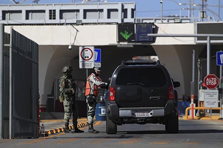 La Guardia Nacional establece retenes sorpresa en Ciudad Juárez como parte del Operativo Frontera. El objetivo es impedir el tráfico de fentanilo hacia Estados Unidos.