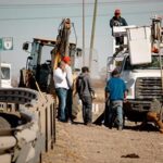 La Presidenta Municipal de Nuevo Casas Grandes, Odileth Piñón, supervisó el inicio de la instalación de luminarias en el acceso norte, mejorando la seguridad y visibilidad en la vía hacia Ciudad Juárez.
