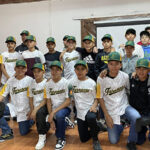 El municipio de Nuevo Casas Grandes entregó uniformes y apoyo económico a los selectivos de béisbol que participarán en los Juegos CONADE 2025.