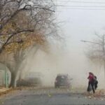 Con la temporada de vientos y polvaredas, autoridades de salud recomiendan medidas para proteger las vías respiratorias y evitar enfermedades.