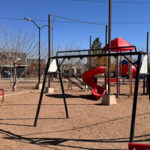 Con una inversión de 781,410 pesos, el gobierno de NCG rehabilitó 10 parques en distintos puntos de la ciudad. Se realizaron trabajos de limpieza y pintura para mejorar estos espacios públicos.