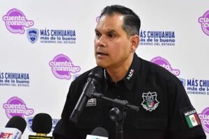 La SSPE de Chihuahua ha dado de baja a 400 agentes por conductas irregulares, según Gilberto Loya. El 70% de los casos están vinculados al halconeo.